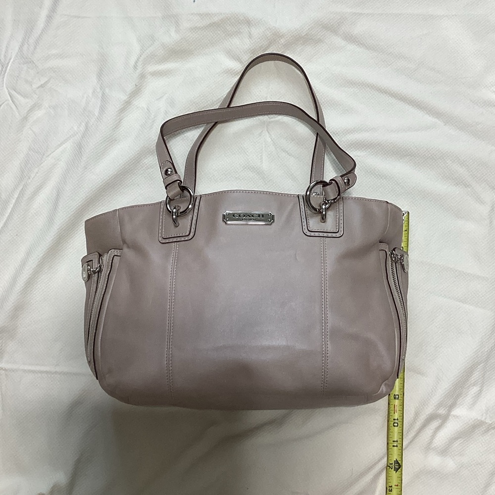 Coach Like NewElegant Leather Tote Bag